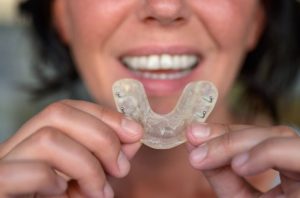 Uso y beneficios de la férula de descarga dental